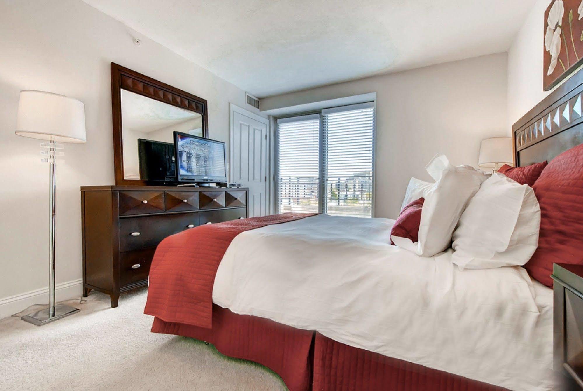 Global Luxury Suites At Harbor East Baltimore Buitenkant foto